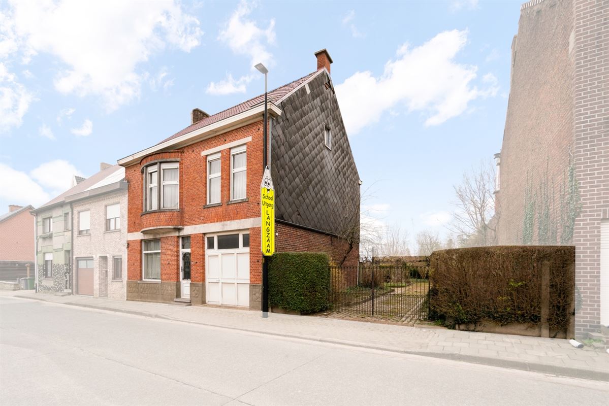 Karaktervolle te renoveren WONING (GB) met aanpalend perceel BOUWGROND