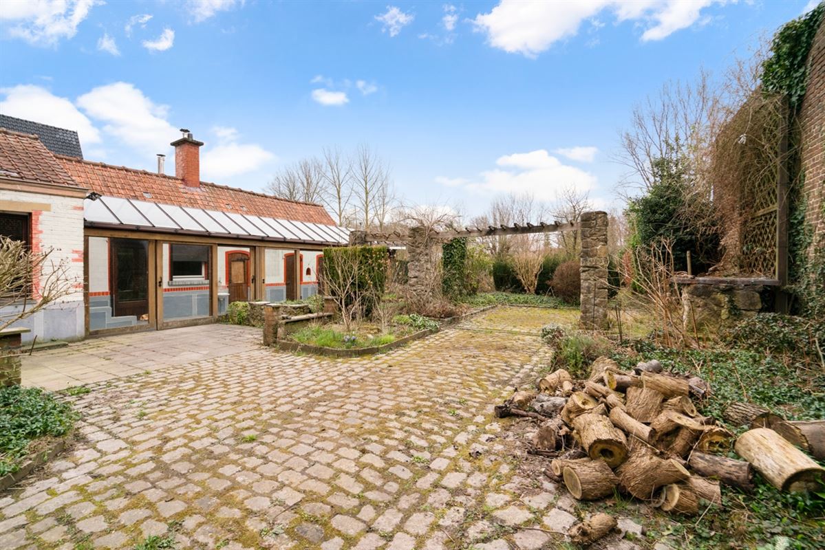 Karaktervolle te renoveren WONING (GB) met aanpalend perceel BOUWGROND