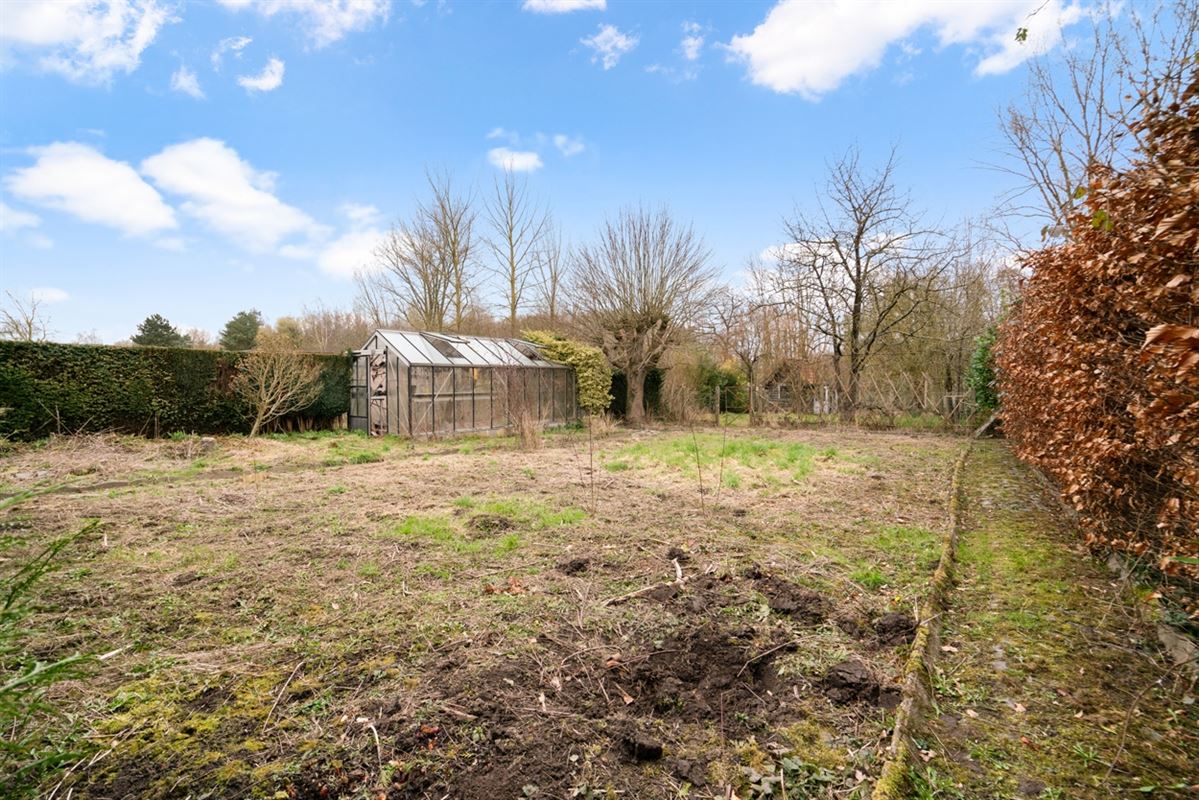 Karaktervolle te renoveren WONING (GB) met aanpalend perceel BOUWGROND