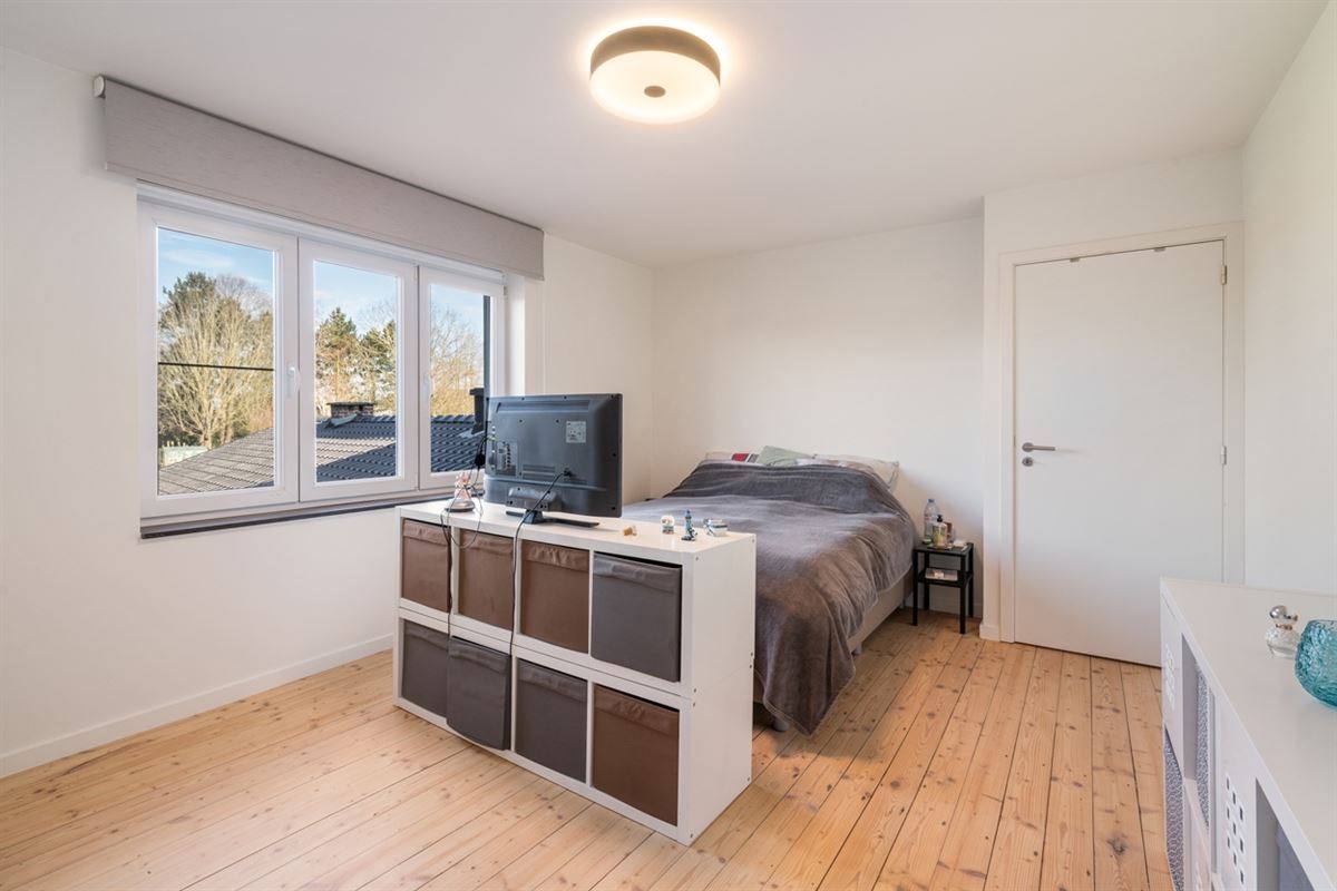 Gerenoveerde WONING met 2 slaapkamers op perceel van 611m²
