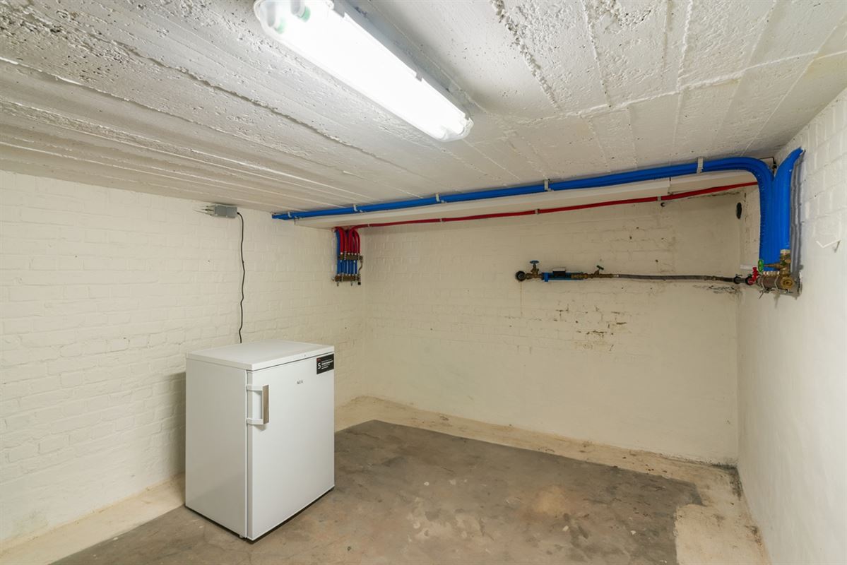 Gerenoveerde WONING met 2 slaapkamers op perceel van 611m²
