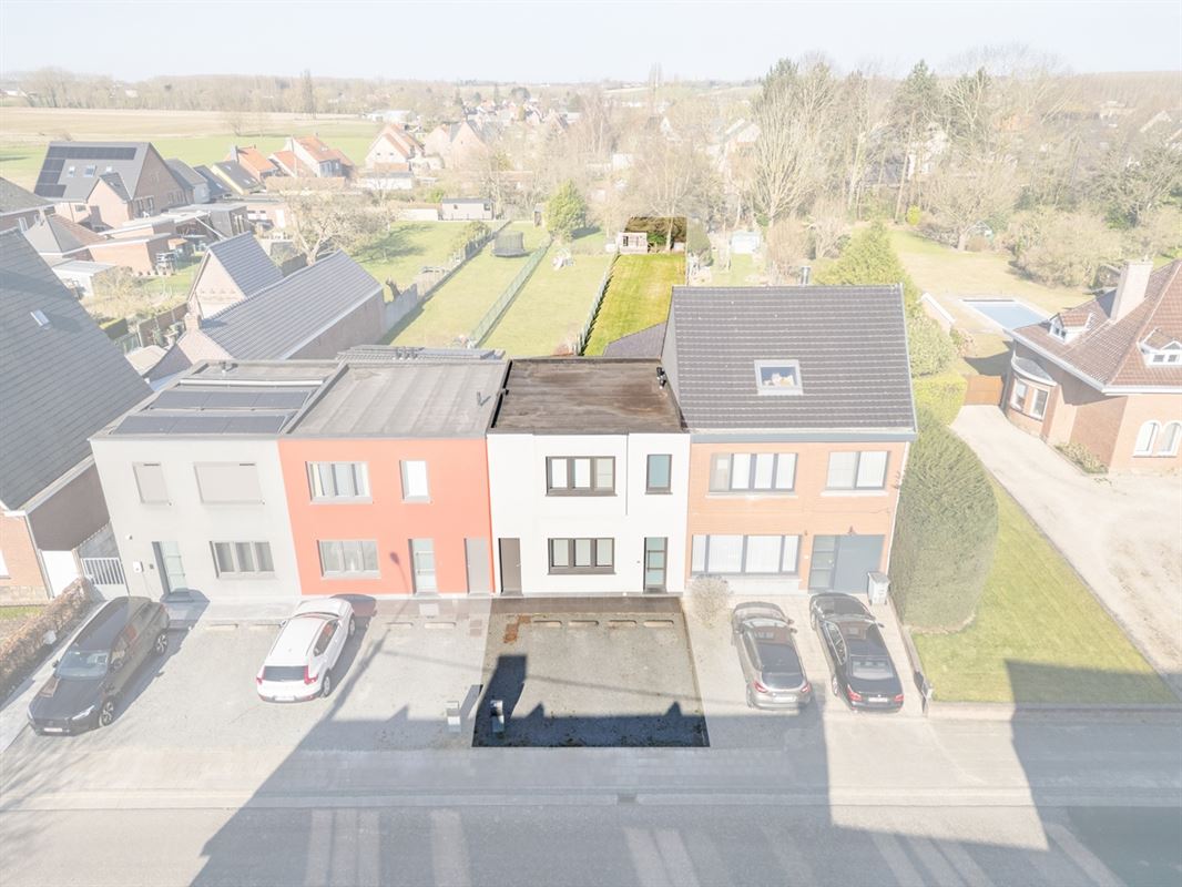 Gerenoveerde WONING met 2 slaapkamers op perceel van 611m²