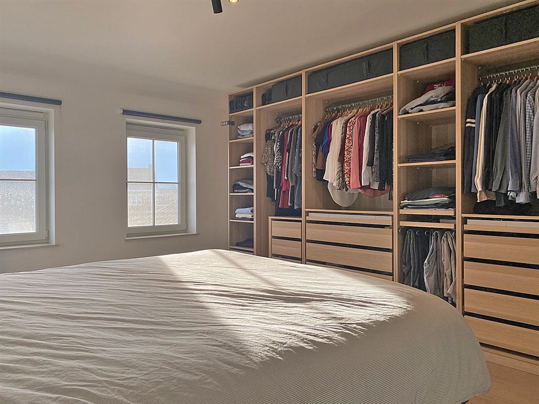 HALFOPEN BEBOUWING met 3 slaapkamers, garage & tuin