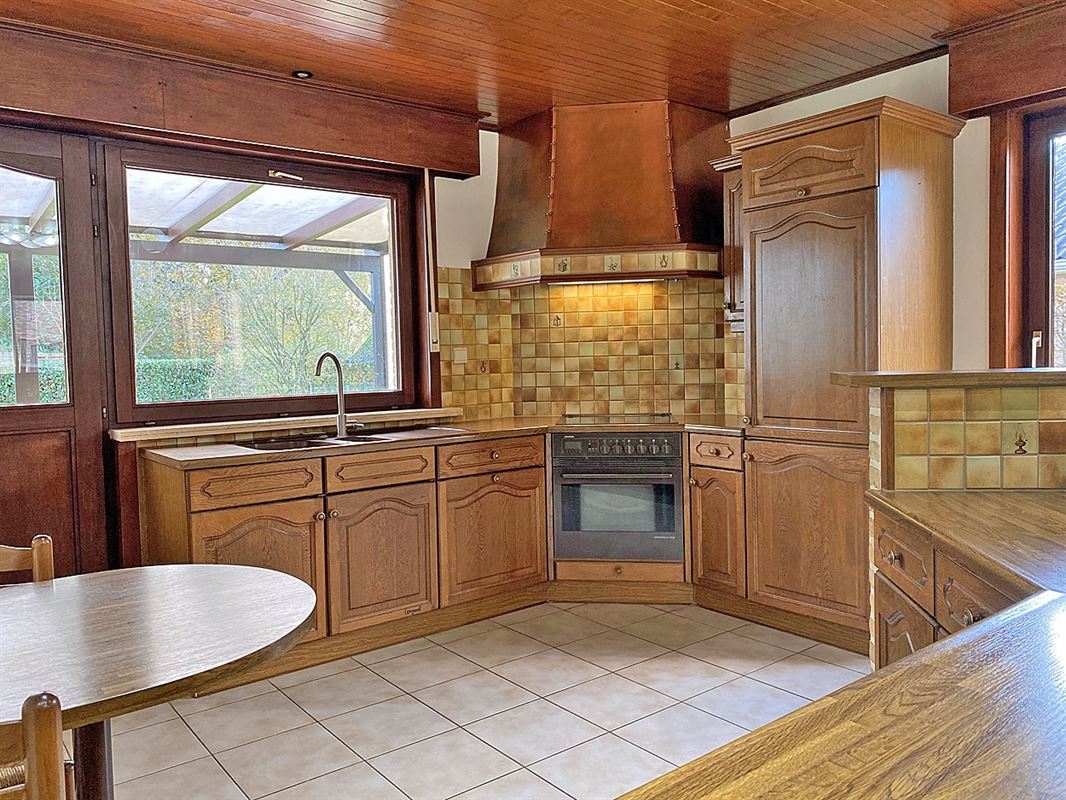 LAAGBOUWVILLA met 2 SLAAPKAMERS & GARAGE op een gunstig gelegen PERCEEL van 762m²