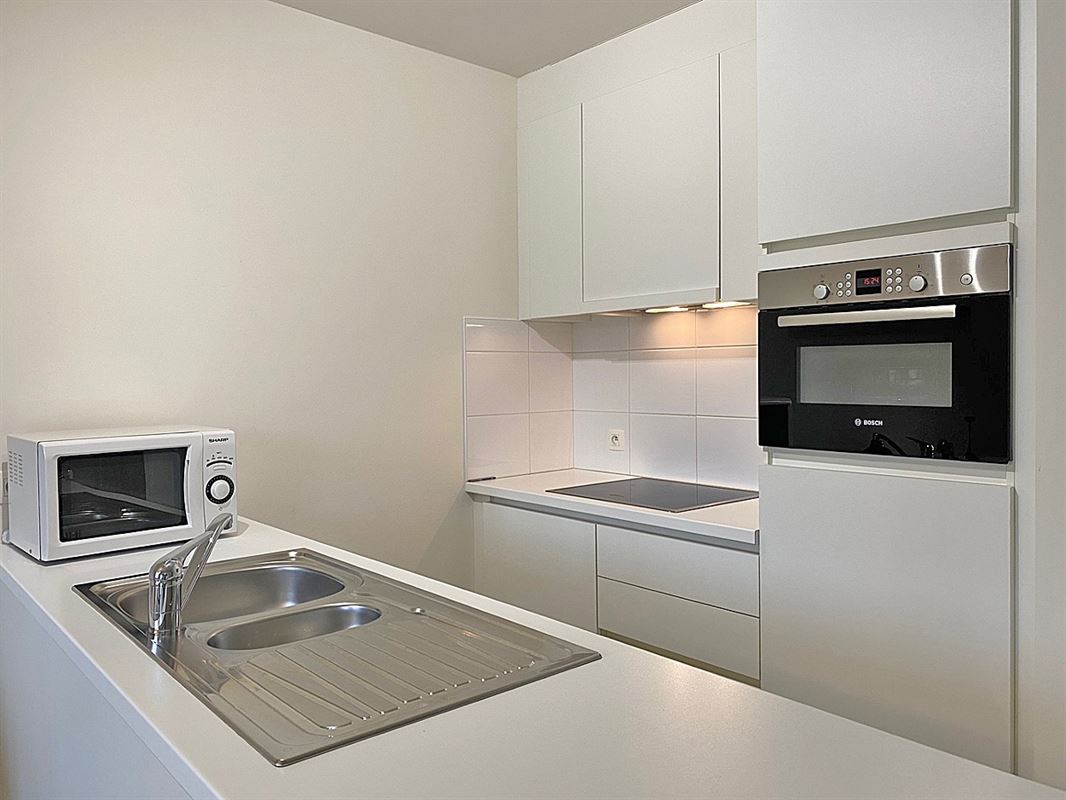 APPARTEMENT met 2 slaapkamers, terras en 2 buitenstaanplaatsen