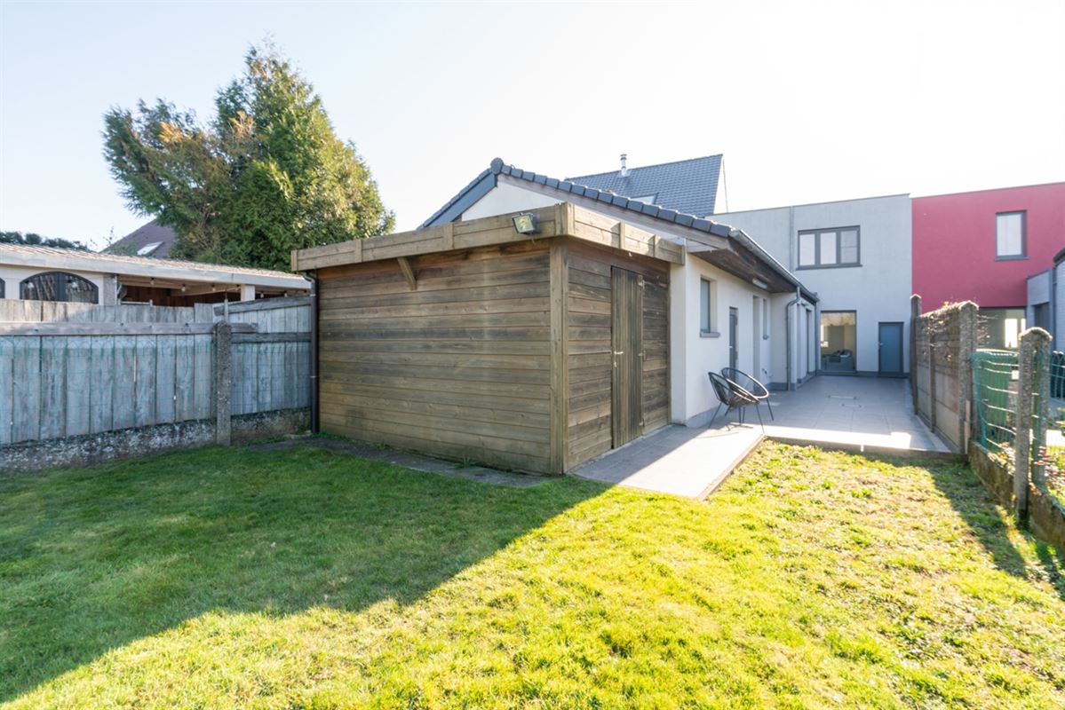 Gerenoveerde WONING met 2 slaapkamers op perceel van 611m²