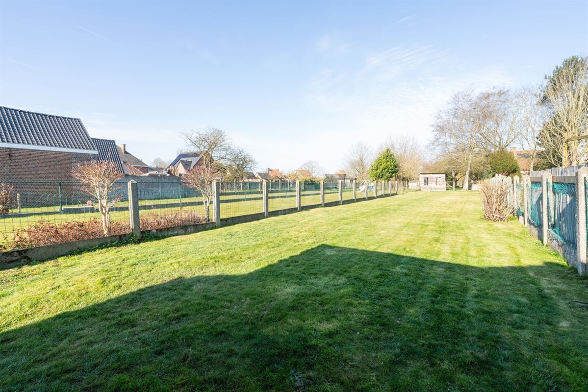 Gerenoveerde WONING met 2 slaapkamers op perceel van 611m²