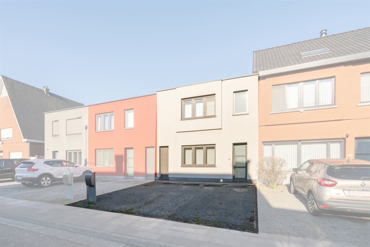 Gerenoveerde WONING met 2 slaapkamers op perceel van 611m²