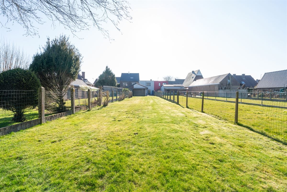 Gerenoveerde WONING met 2 slaapkamers op perceel van 611m²