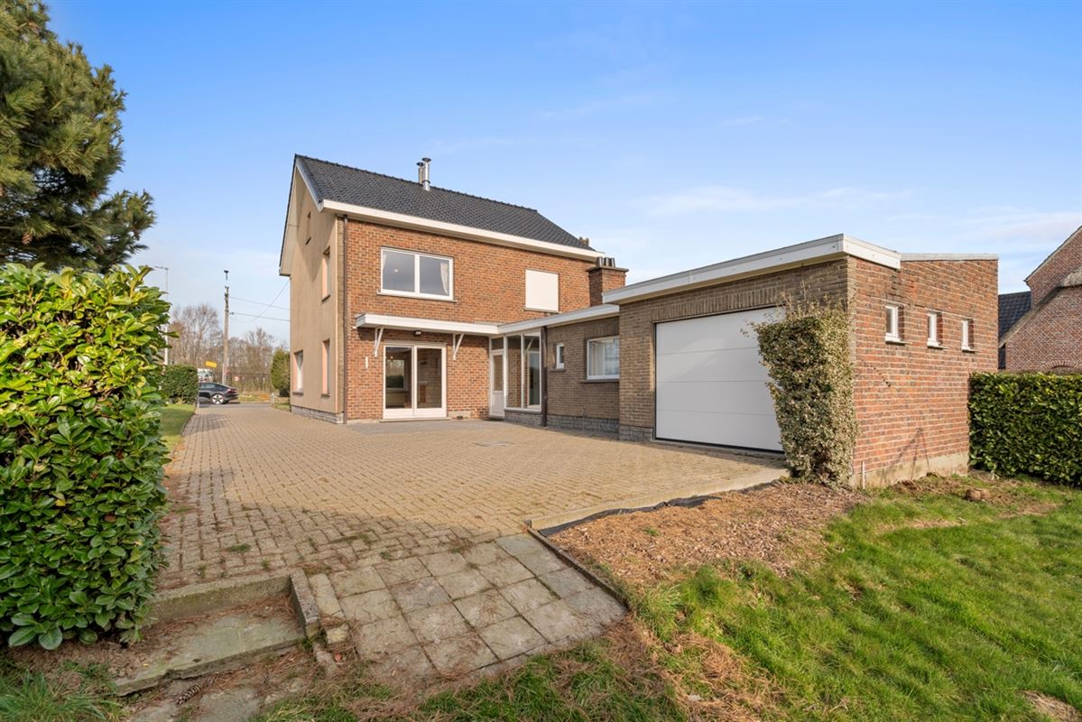 Te renoveren HALFOPEN BEBOUWING op perceel van 1.851m²