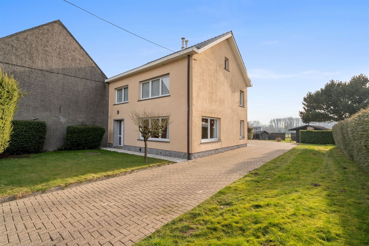 Te renoveren HALFOPEN BEBOUWING op perceel van 1.851m²