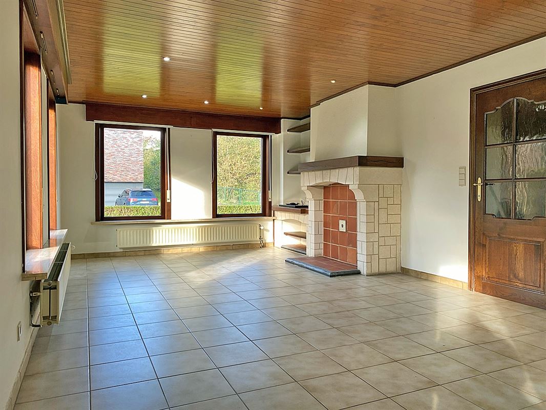 LAAGBOUWVILLA met 2 SLAAPKAMERS & GARAGE op een gunstig gelegen PERCEEL van 762m²