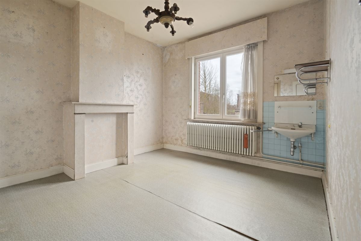 Karaktervolle te renoveren WONING (GB) met aanpalend perceel BOUWGROND