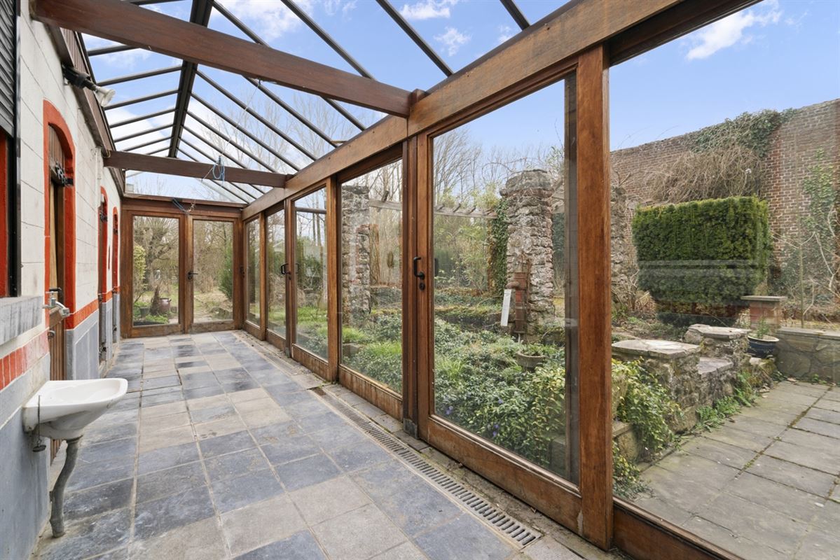 Karaktervolle te renoveren WONING (GB) met aanpalend perceel BOUWGROND