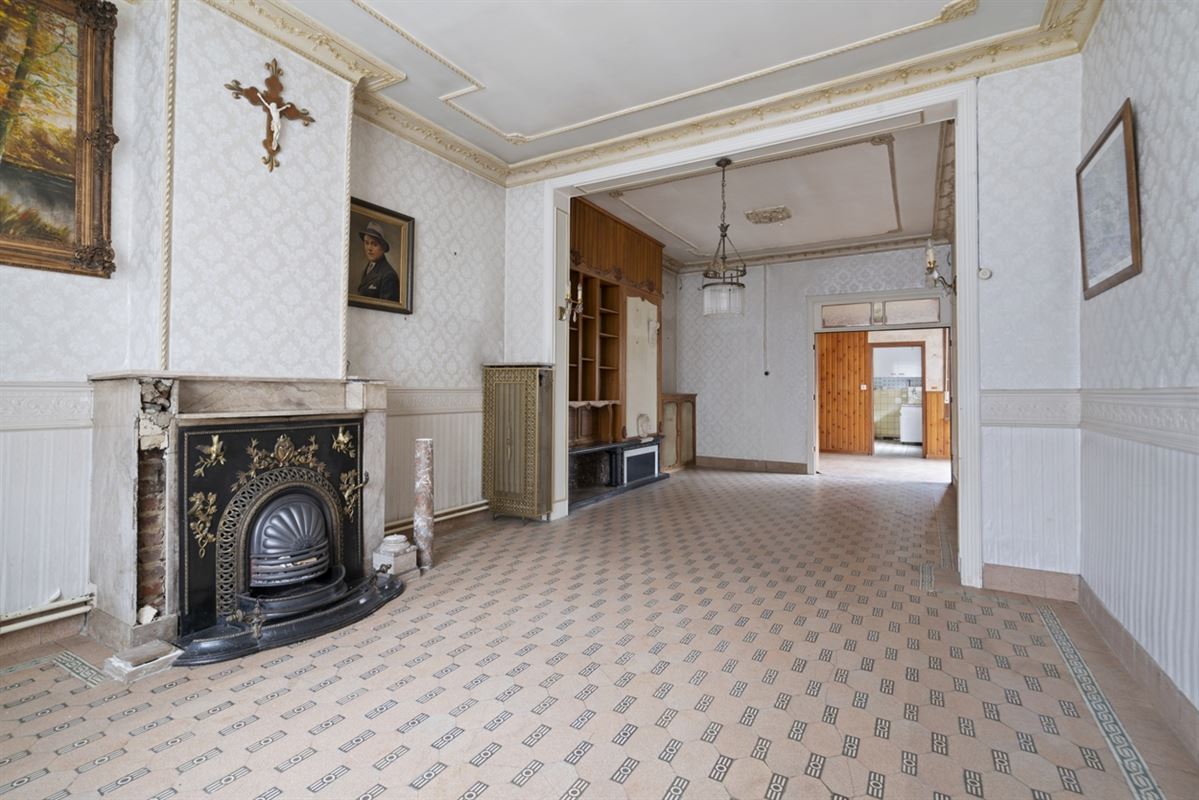 Karaktervolle te renoveren WONING (GB) met aanpalend perceel BOUWGROND