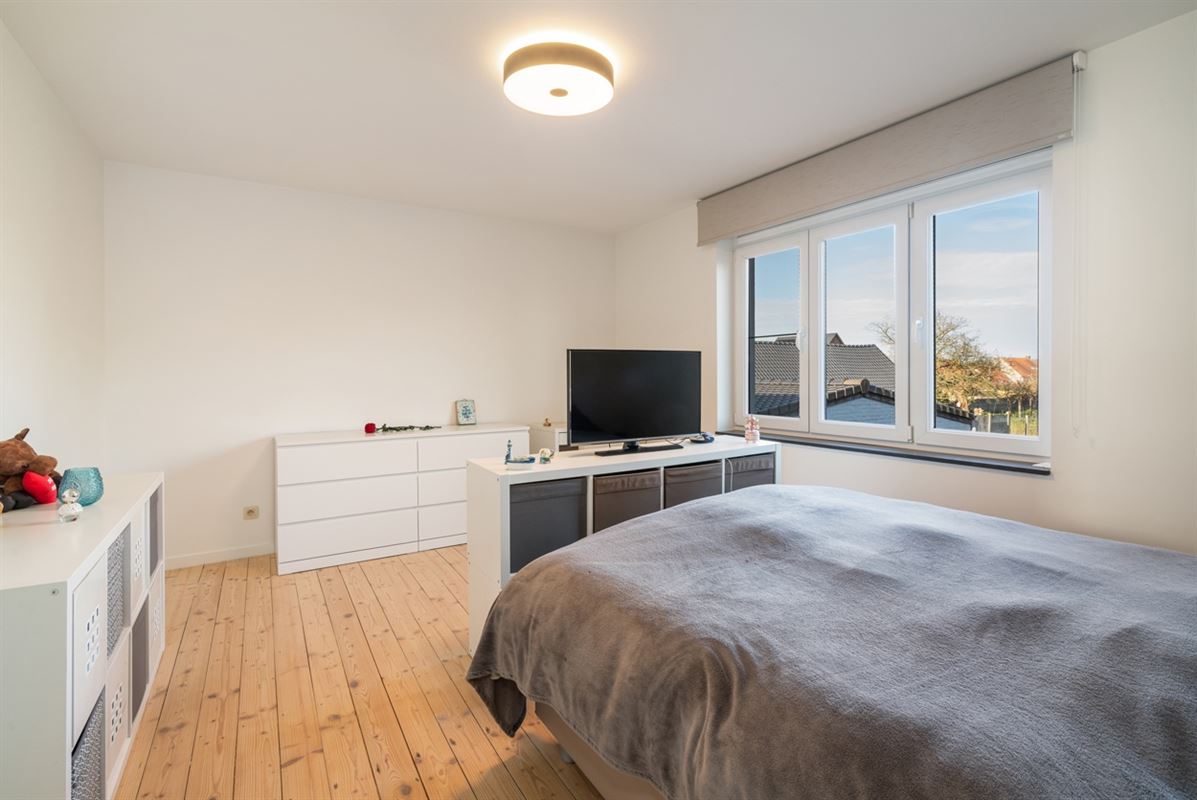 Gerenoveerde WONING met 2 slaapkamers op perceel van 611m²