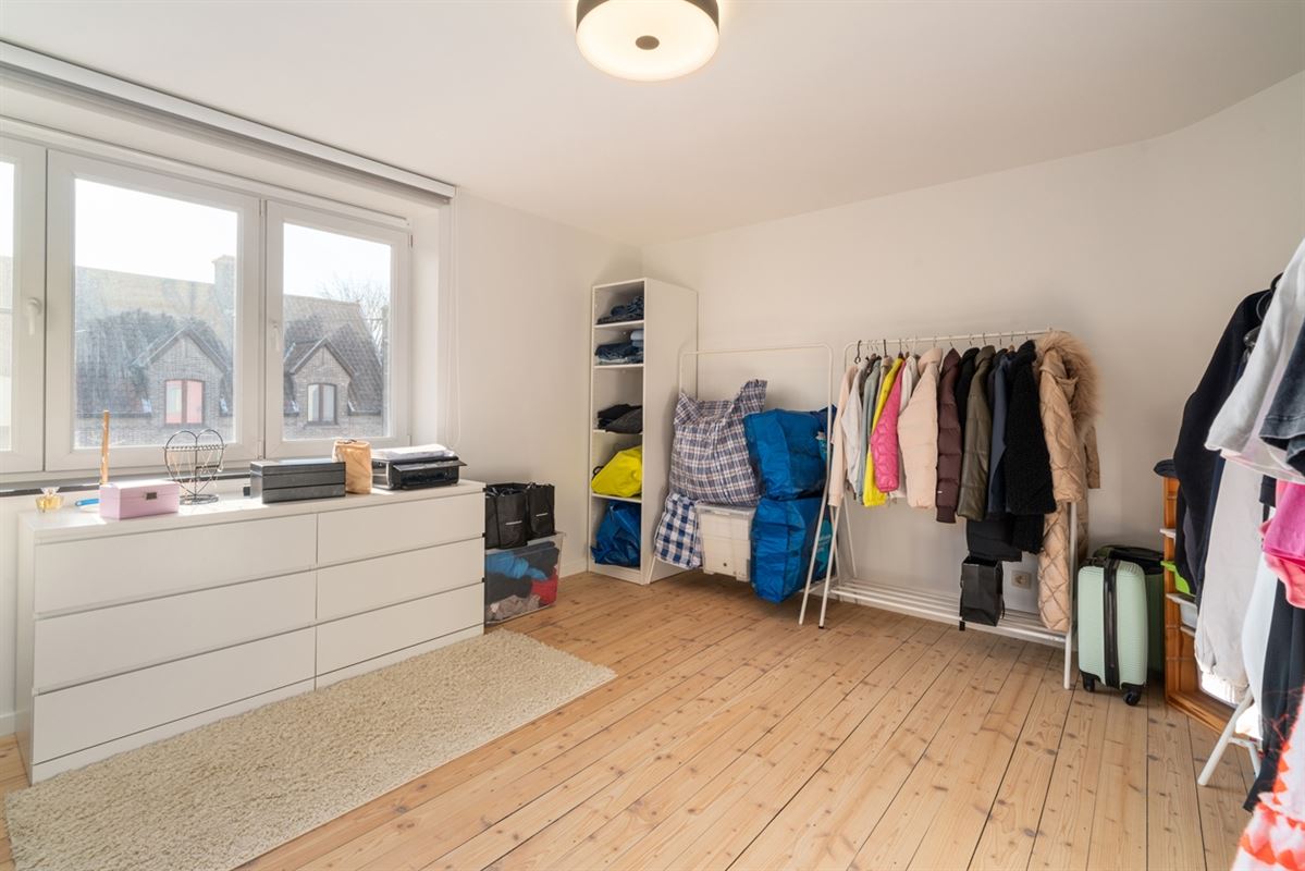 Gerenoveerde WONING met 2 slaapkamers op perceel van 611m²