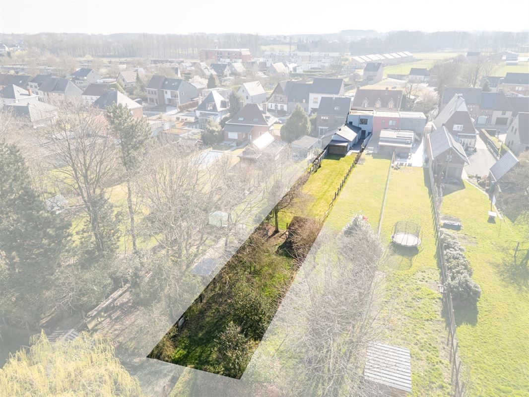 Gerenoveerde WONING met 2 slaapkamers op perceel van 611m²