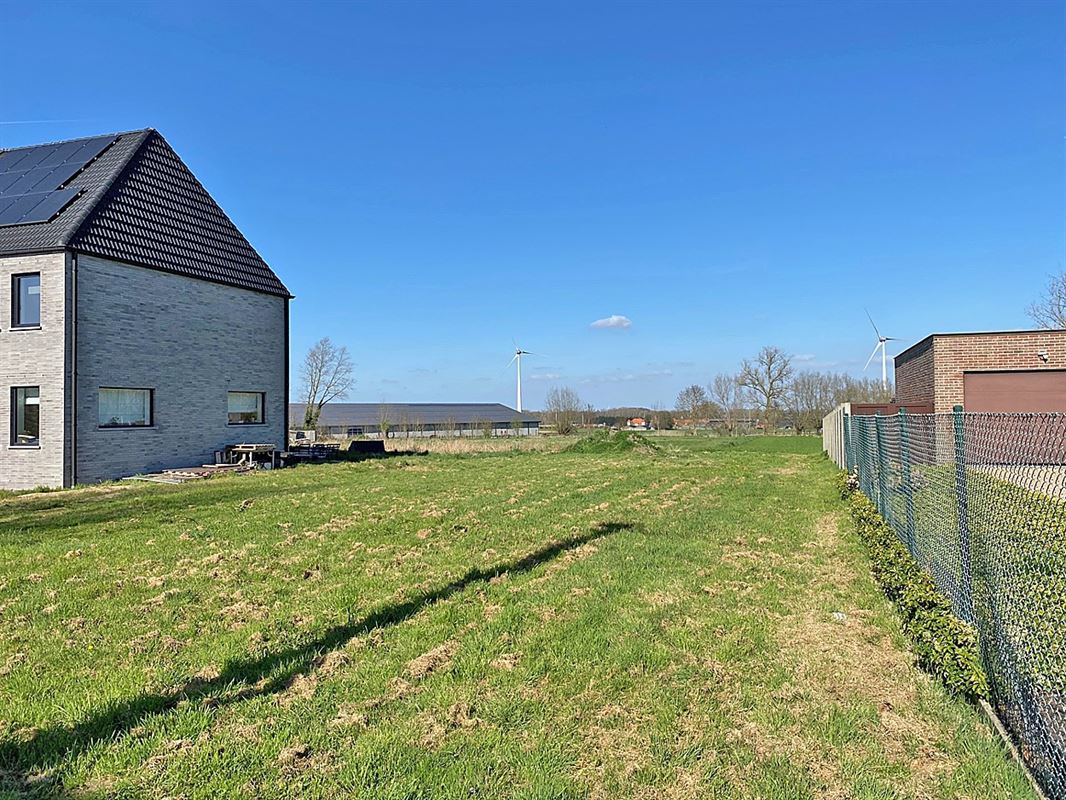 Perceel BOUWGROND voor OPEN BEBOUWING, 882m² groot