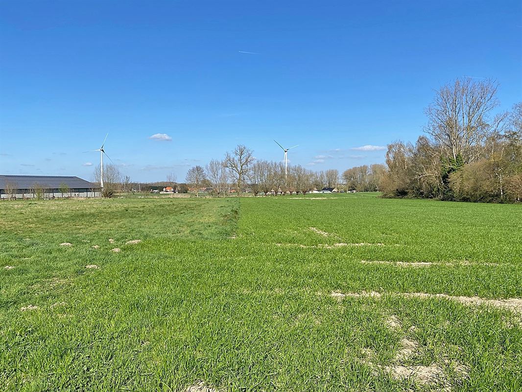 Perceel BOUWGROND voor OPEN BEBOUWING, 882m² groot