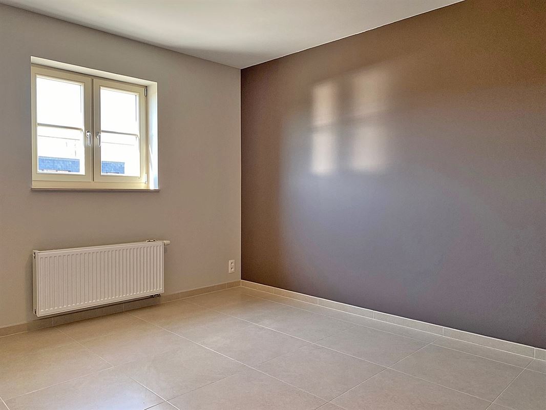 Instapklare WONING (GB) met 3 slpks, garage en tuintje