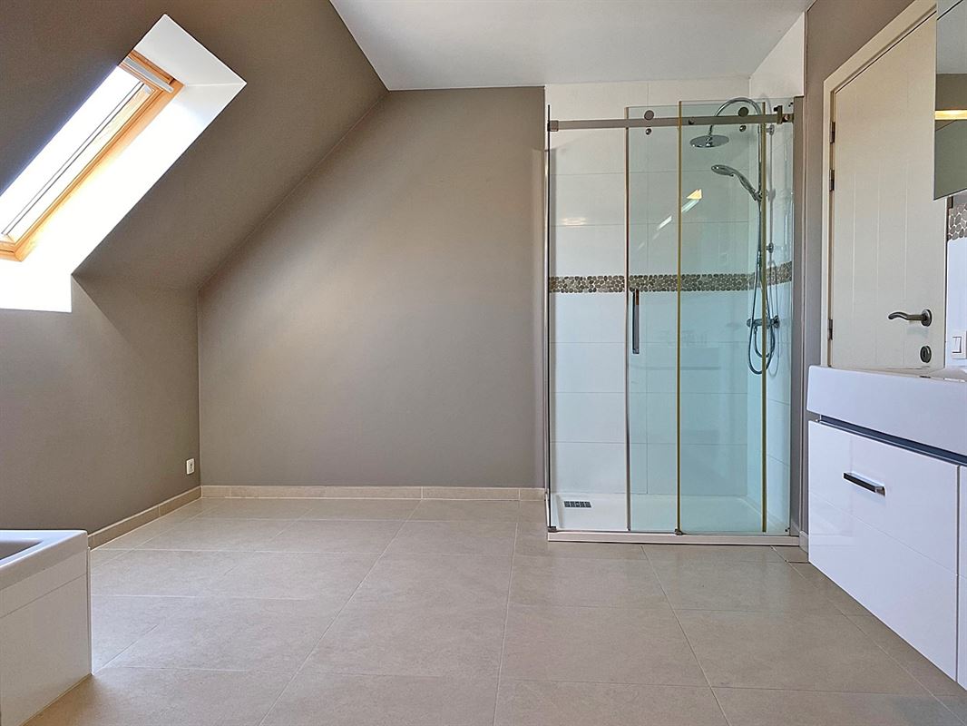 Instapklare WONING (GB) met 3 slpks, garage en tuintje