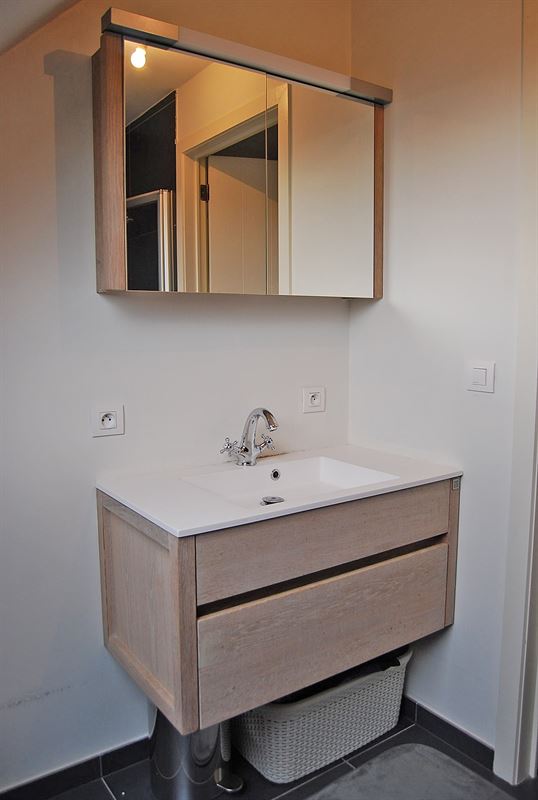 Leuk DUPLEX-APPARTEMENT met 2 SLAAPKAMERS