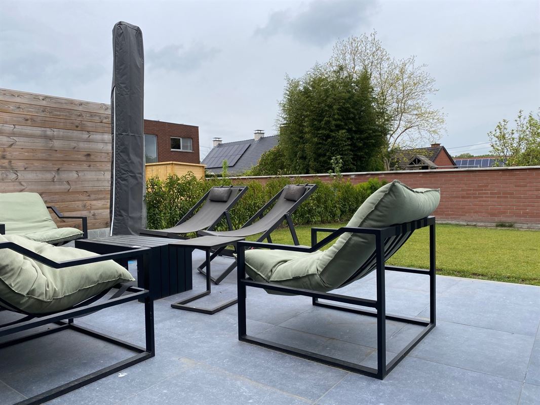 Verrassend ruime WONING (GB) met 3 slaapkamers, garage en tuintje
