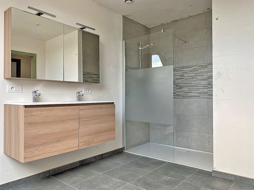 Verrassend ruime WONING (GB) met 3 slaapkamers, garage en tuintje