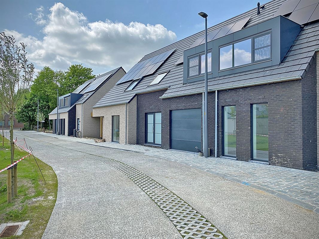 Verrassend ruime WONING (GB) met 3 slaapkamers, garage en tuintje