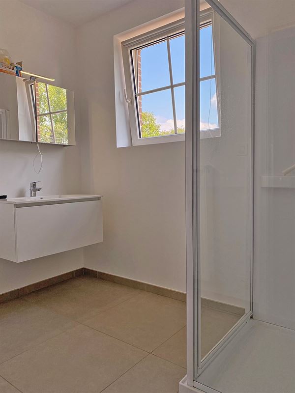 Charmante WONING (HOB) met 3 slaapkamers, garage & tuintje