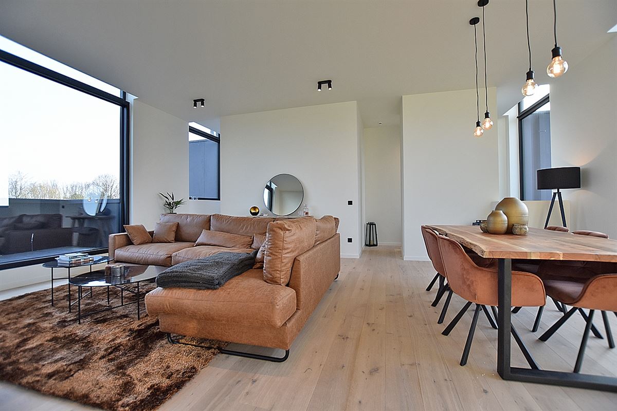 Stijlvol APPARTEMENT (DUPLEX) met 2 slpks & terras