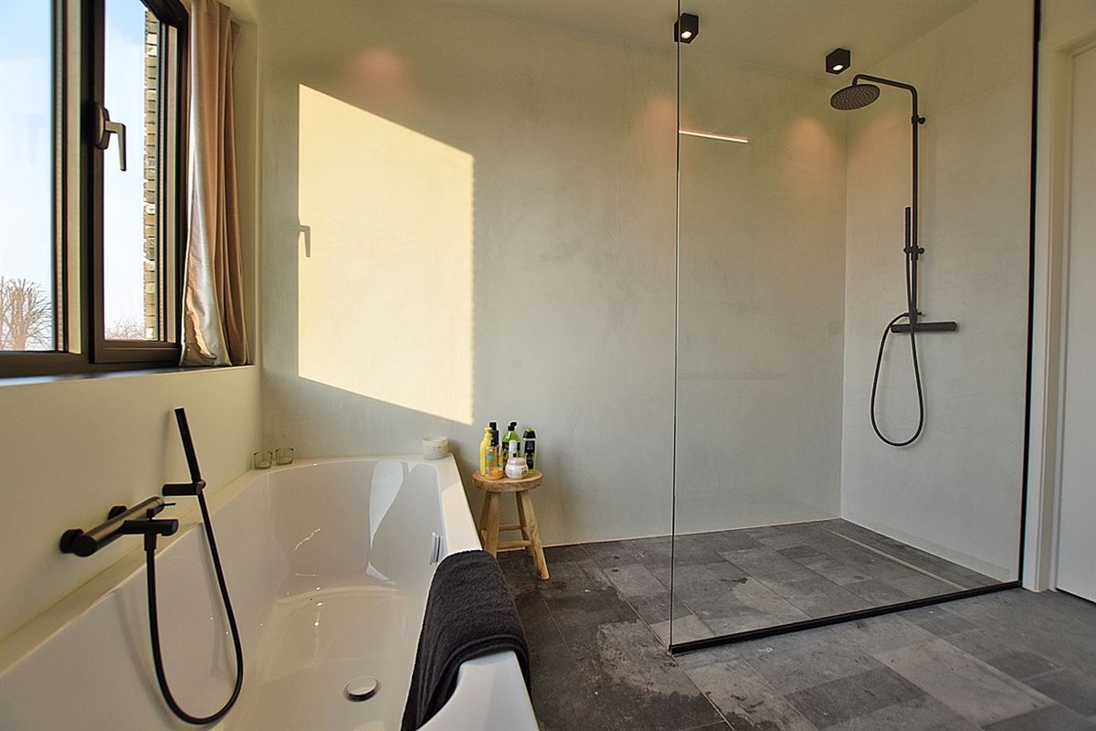 Stijlvol APPARTEMENT (DUPLEX) met 2 slpks & terras