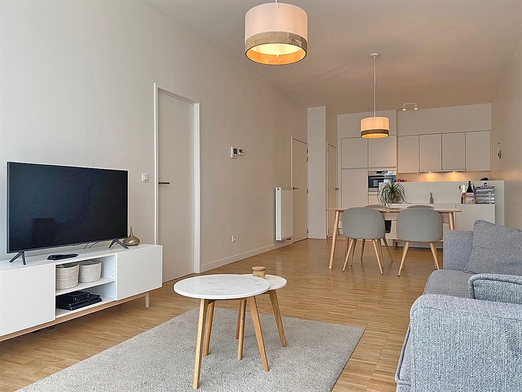 Aangenaam kwalitatief APPARTEMENT (gelijkvloers) met 1 slpk, 1 staanplaats en kelderberging