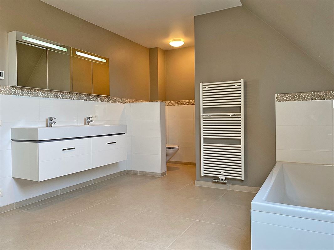 Instapklare WONING (GB) met 3 slpks, garage en tuintje