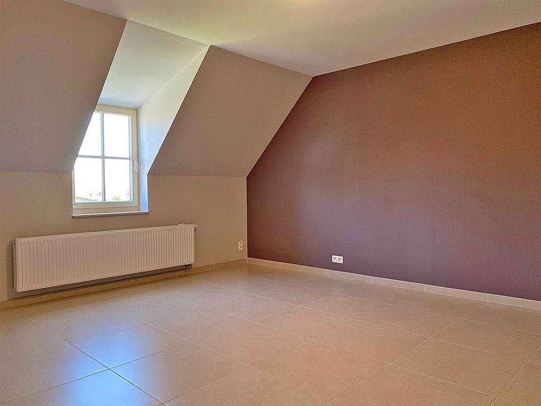 Instapklare WONING (GB) met 3 slpks, garage en tuintje