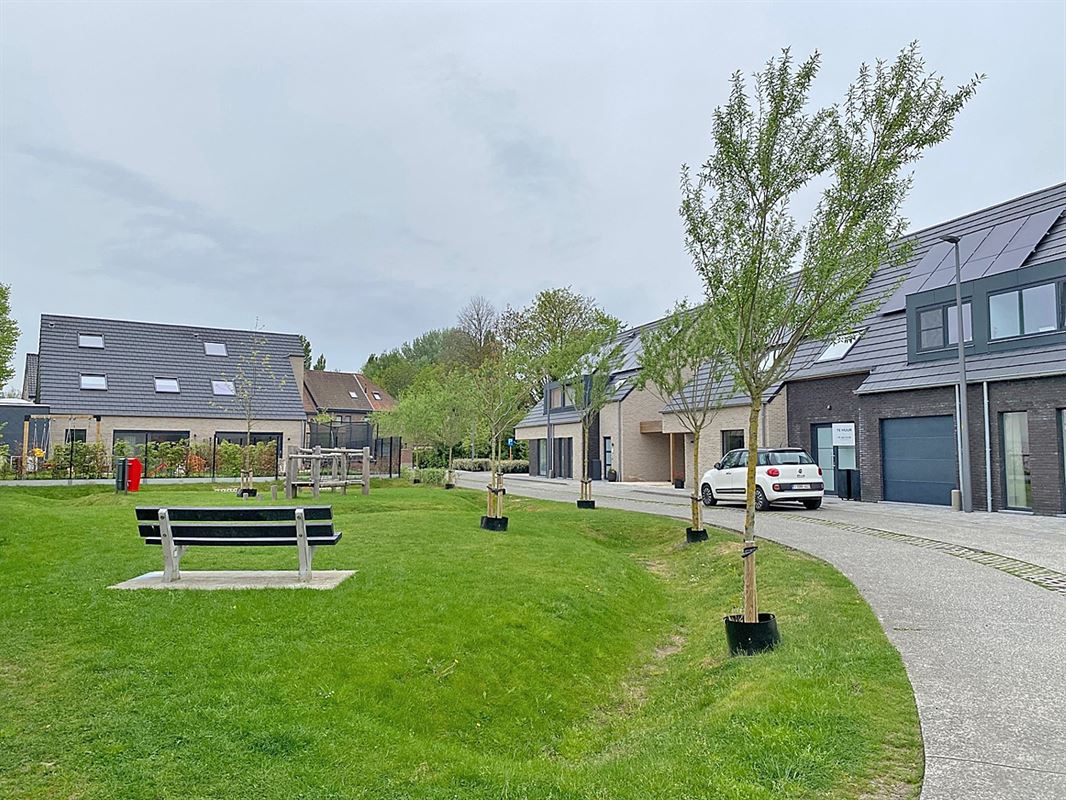 Verrassend ruime WONING (GB) met 3 slaapkamers, garage en tuintje