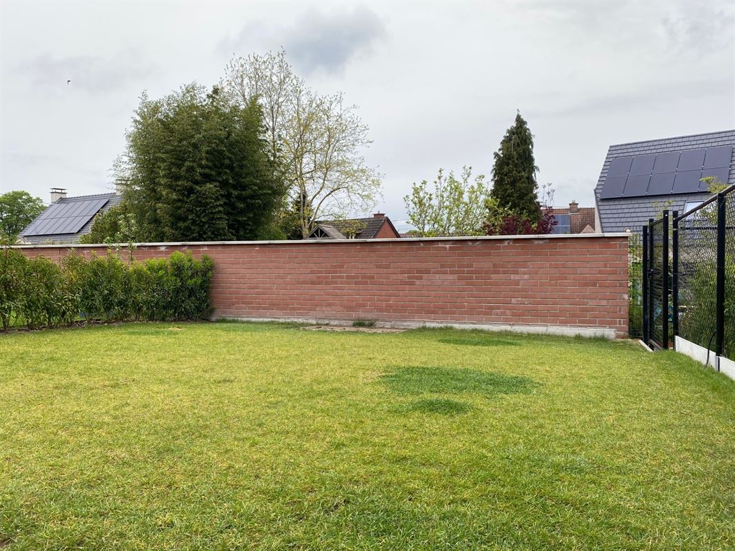 Verrassend ruime WONING (GB) met 3 slaapkamers, garage en tuintje