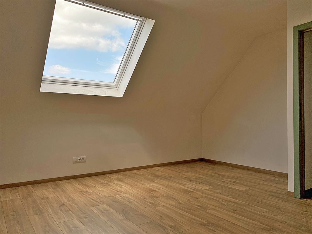 Verrassend ruime WONING (GB) met 3 slaapkamers, garage en tuintje