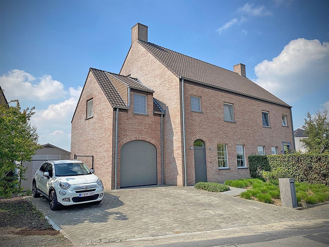 Charmante WONING (HOB) met 3 slaapkamers, garage & tuintje