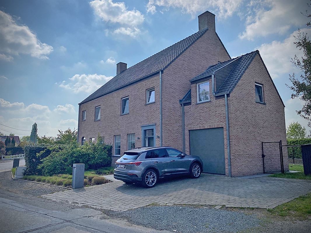 Charmante WONING (HOB) met 3 slaapkamers, garage & tuintje