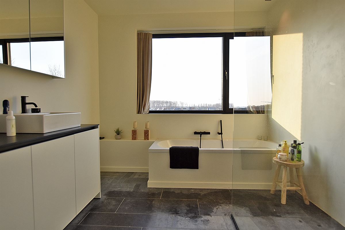 Stijlvol APPARTEMENT (DUPLEX) met 2 slpks & terras