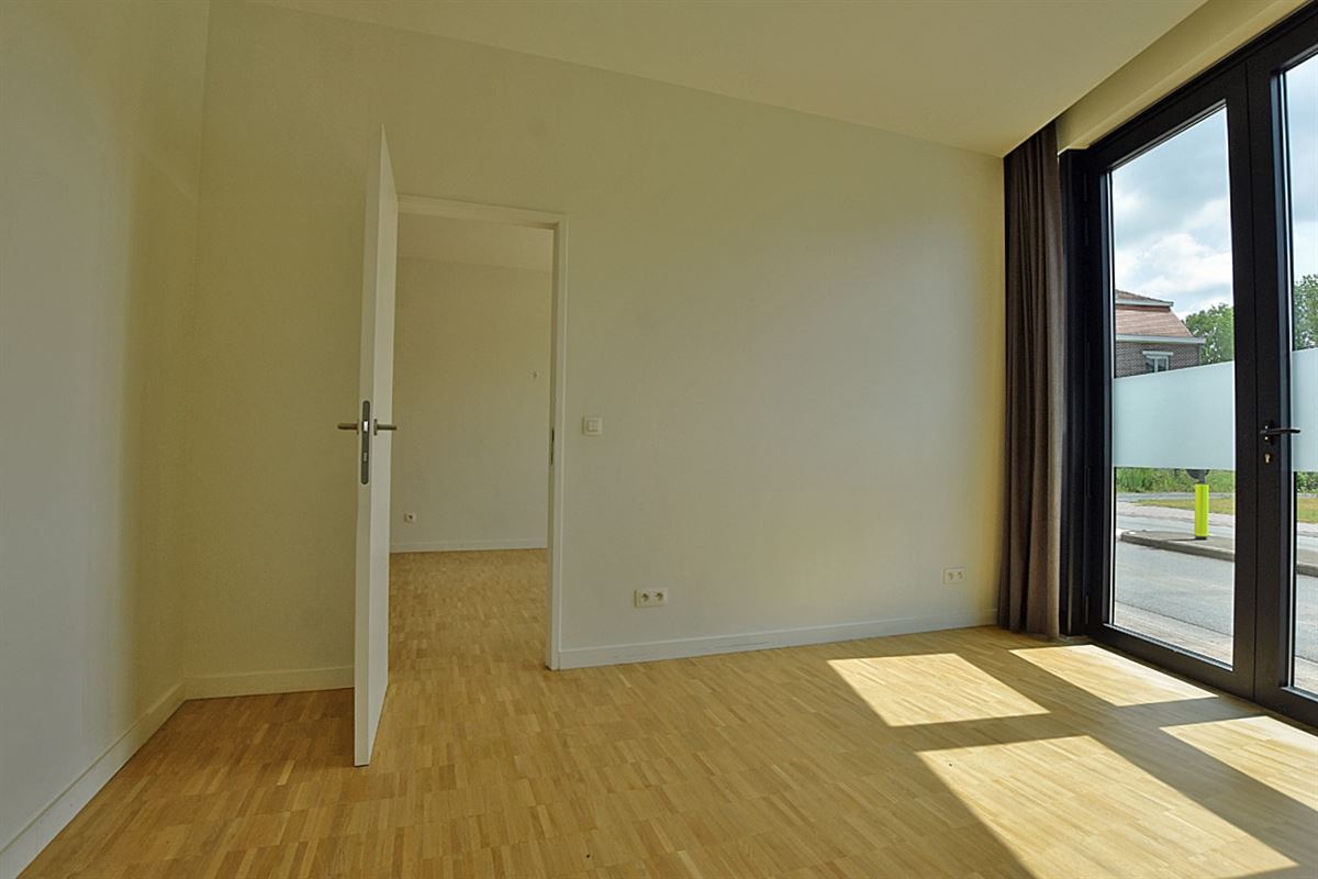 Aangenaam kwalitatief APPARTEMENT (gelijkvloers) met 1 slpk, 1 staanplaats en kelderberging