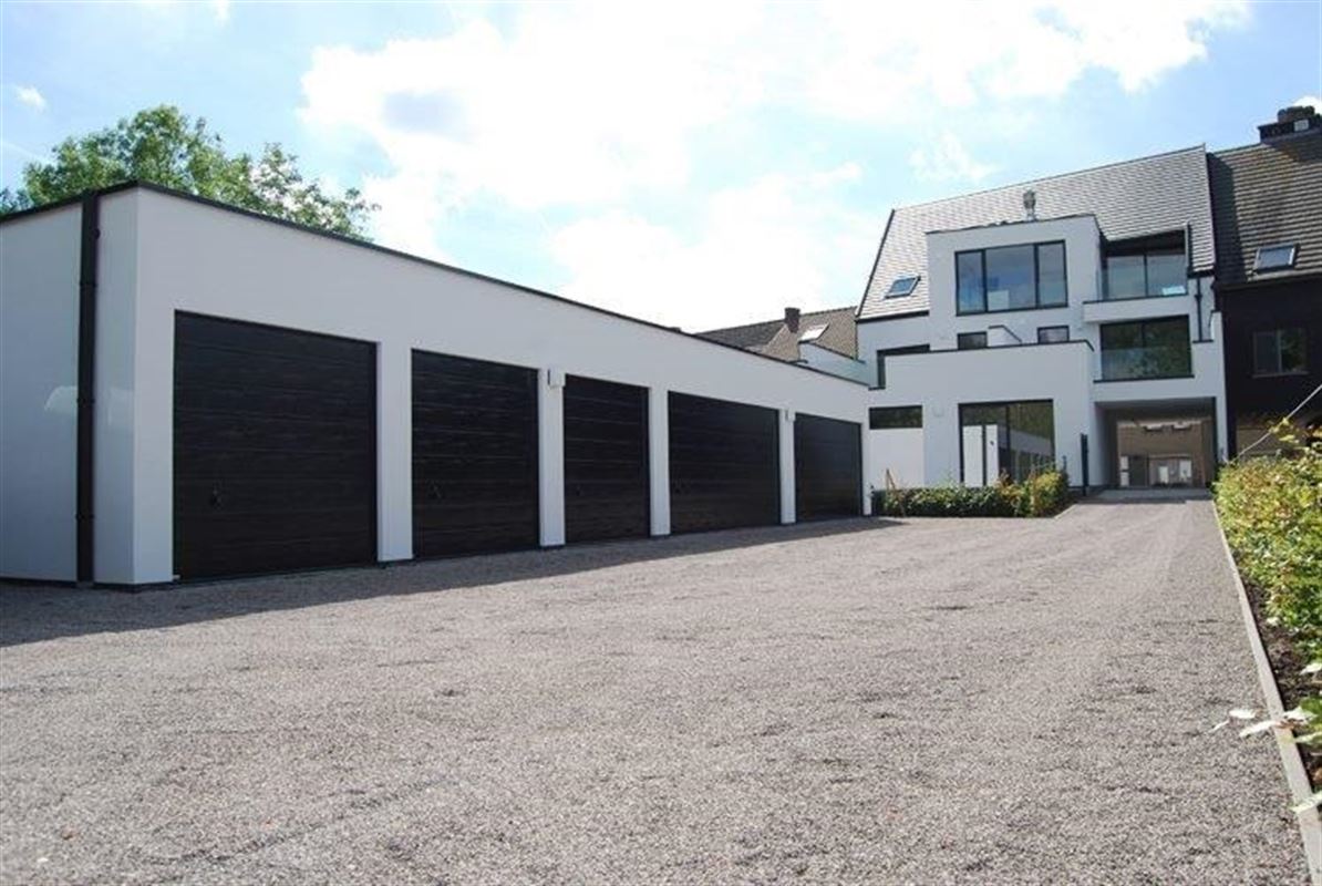 Aangenaam kwalitatief APPARTEMENT (gelijkvloers) met 1 slpk, 1 staanplaats en kelderberging