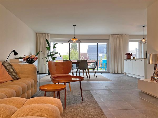Verrassend ruime WONING (GB) met 3 slaapkamers, garage en tuintje