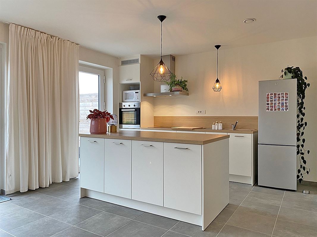 Verrassend ruime WONING (GB) met 3 slaapkamers, garage en tuintje