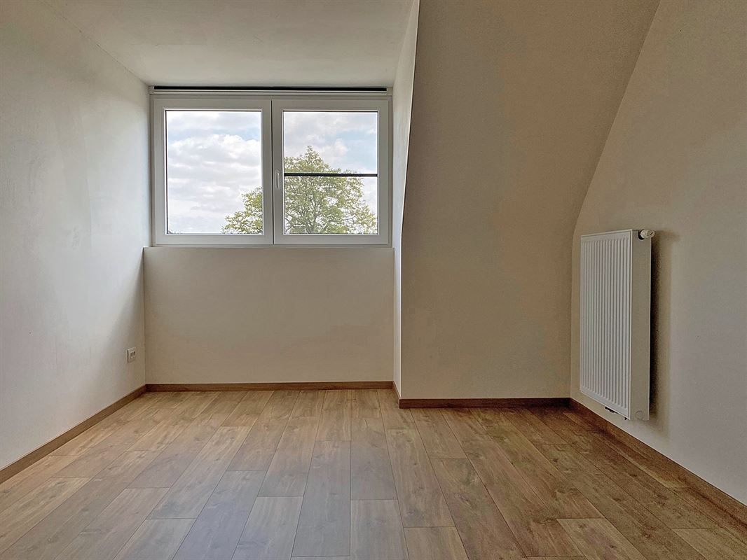 Verrassend ruime WONING (GB) met 3 slaapkamers, garage en tuintje