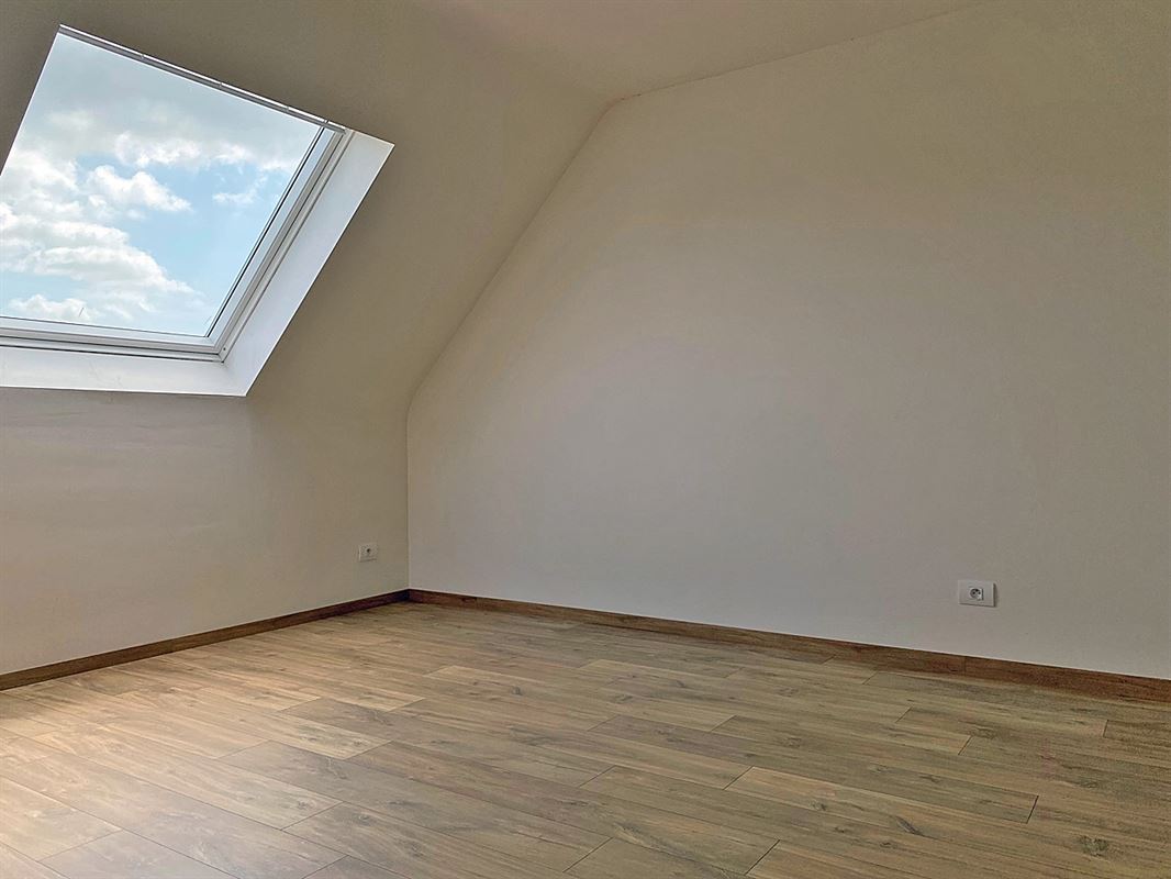 Verrassend ruime WONING (GB) met 3 slaapkamers, garage en tuintje