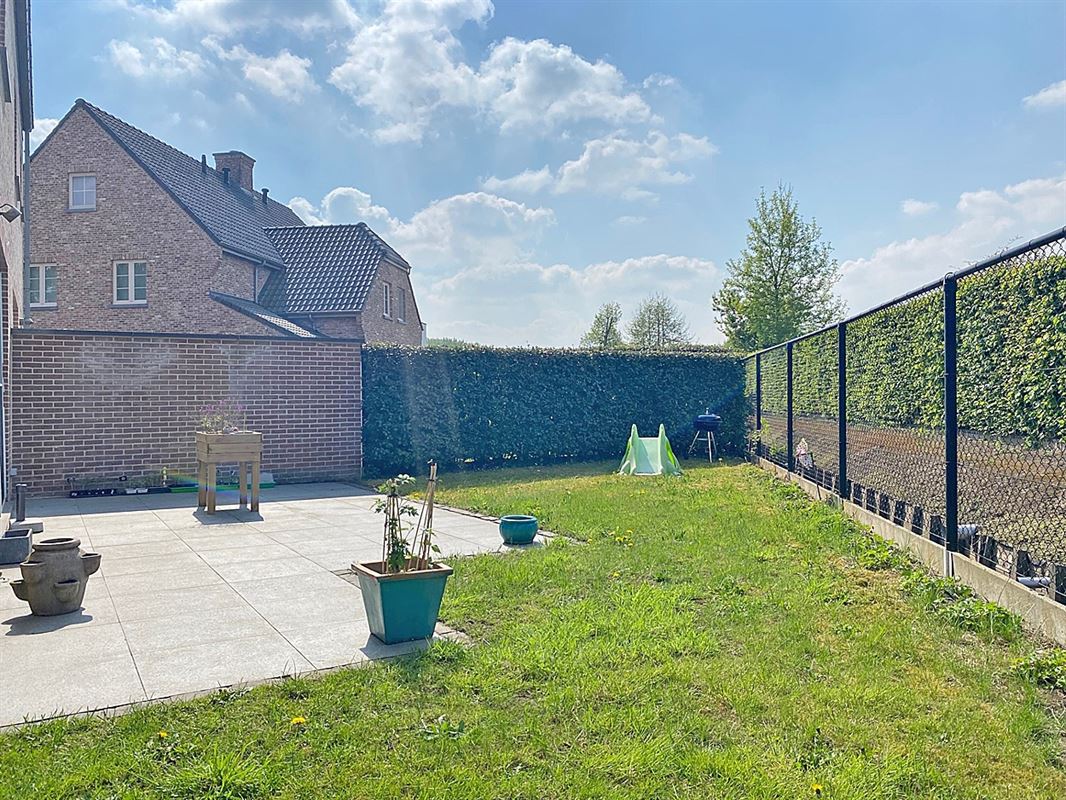 Charmante WONING (HOB) met 3 slaapkamers, garage & tuintje