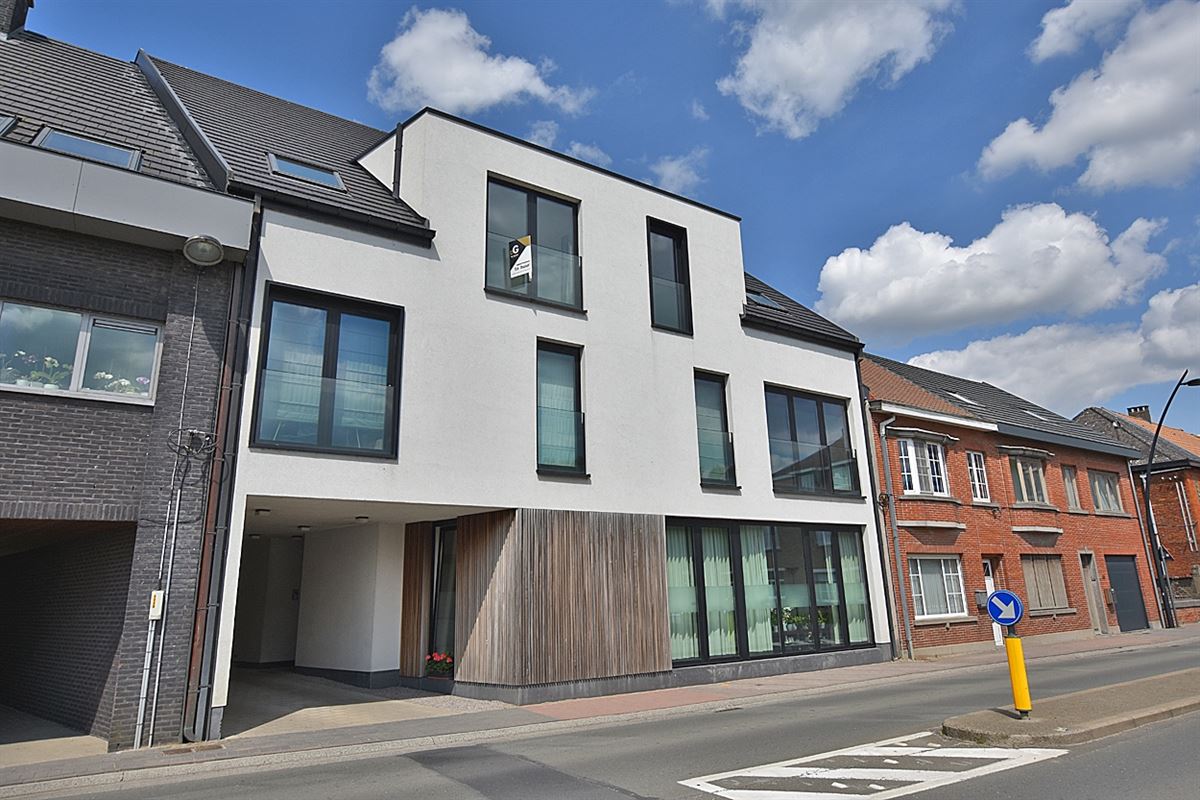 Aangenaam kwalitatief APPARTEMENT (gelijkvloers) met 1 slpk, 1 staanplaats en kelderberging